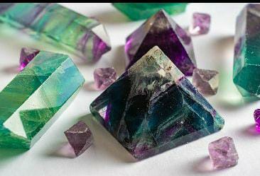 What is Crystal Healing Therapy in Hindi with 5 Amazing Focus Points